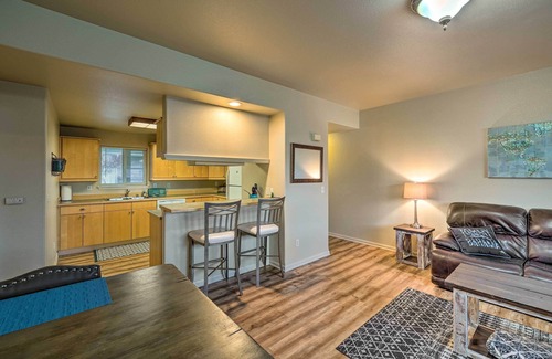 Anacortes Apartamento | Central Apt: Private Fireplace & Patio Access