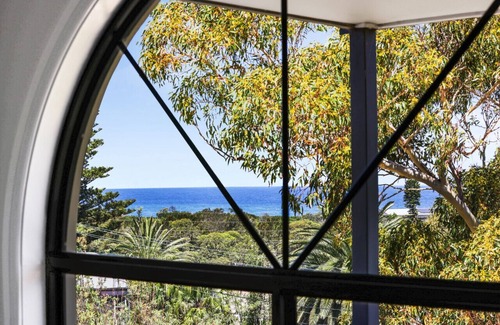 Avalon Beach Casa | Central Beach House - Pool
