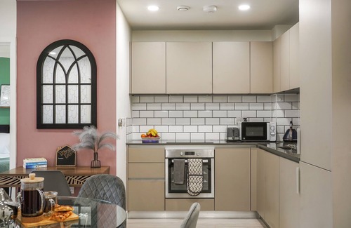 Bedford Apartamento | Central Bedford Modern Apartment with Parking, Gym