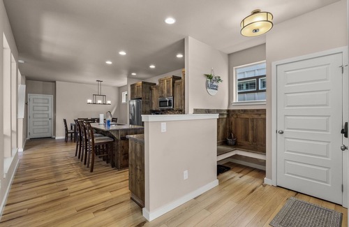 Old Farm District Casa | Central Bend 3BR | Pet-Friendly | 30+ Day Stay