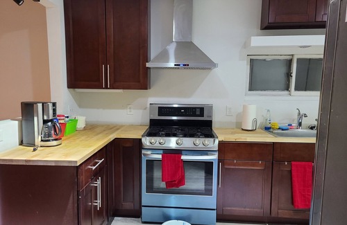 Bethlehem Apartamento | Central Bethlehem warm welcoming 2nd FL twin home