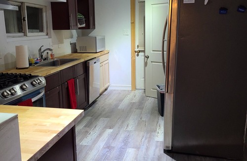 Bethlehem Apartamento | Central Bethlehem warm welcoming 2nd FL twin home