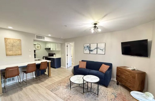 Garden Hills Casa | Central Buckhead Apartment