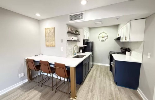 Garden Hills Casa | Central Buckhead Apartment