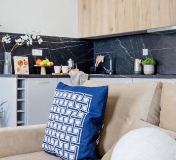 Palace District Apartamento | Central Budapest Oasis - Modern Charm, Timeless Comfort