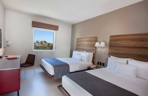 El Tezal Hotel | Central Cabo Stay – Minutes to Marina, Beaches, Dining | 2 Spacious Units