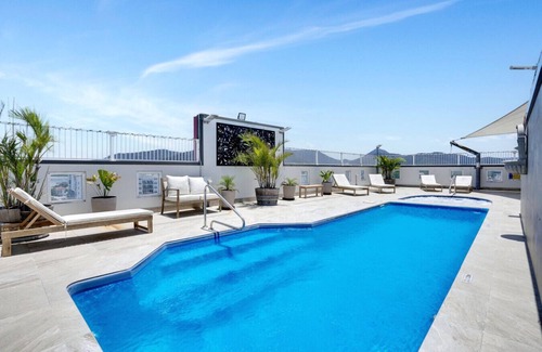 Parramatta Park Apartamento | Central Cairns Studio with Rooftop Pool, City Views & Secure Parkin
