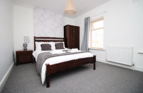 Cathays Casa | Central Cardiff - 3 Bedroom Home - Walk to Shopping Town Centre And Cardiff Castle