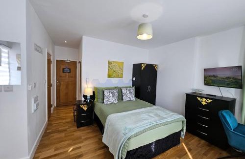 Leek Casa | Central Chambers Suites Suite 3