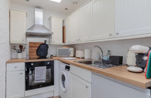 Fulham Apartamento | Central & Charmingly Curated 1BD WiFi Fulham