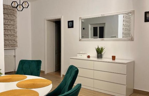 Tirgu Mures Apartamento | Central cheerful house with yard