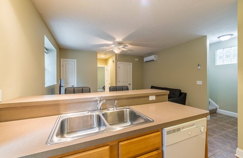 Tremont Apartamento | Central Cleveland Gem Lower Unit 1 Bedroom Apts by RedAwning