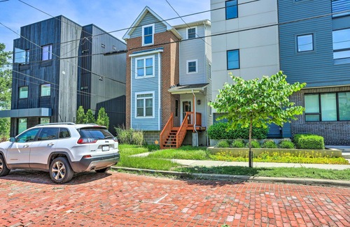 Tremont Cabaña | Central Cleveland Gem w/ Direct Skyline View!
