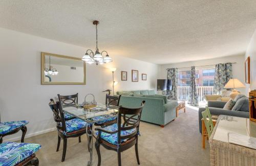Cocoa Beach Apartamento | Central Cocoa Beach Condo with View, Steps to Beach!