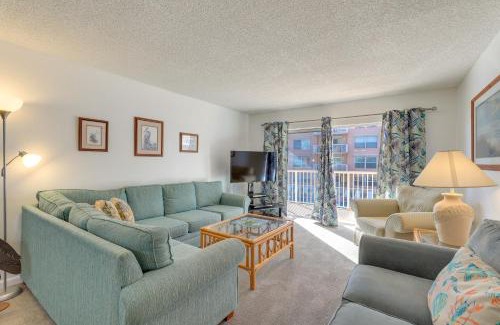 Cocoa Beach Apartamento | Central Cocoa Beach Condo with View, Steps to Beach!