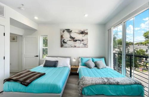 Northeast Casa | Central DC APT , City Skyline View , Close to All