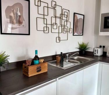 Derby Apartamento | Central Derby Urban 2 Bedroom Flat - An Oasis of Elegance! Free Parking and Wifi suitable for families and professionals