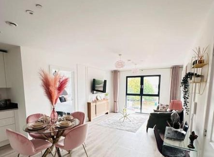 Derby Apartamento | Central Derby Urban 2 Bedroom Flat - An Oasis of Elegance! Free Parking and Wifi suitable for families and professionals