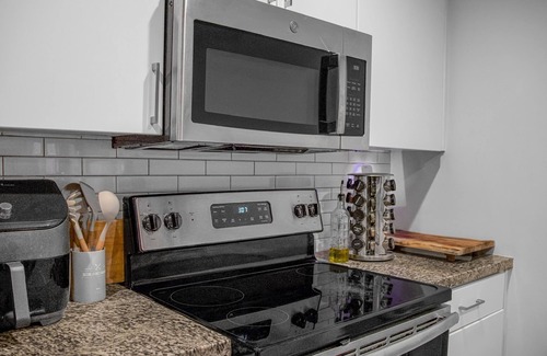 City West Apartamento | Central DTLA 1-Bedroom – Walkable, Modern, 24 hrs amenties and Cozy Stay!