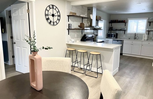 Hough Apartamento | Central duplex with 3 bed/2bth near Hough Park