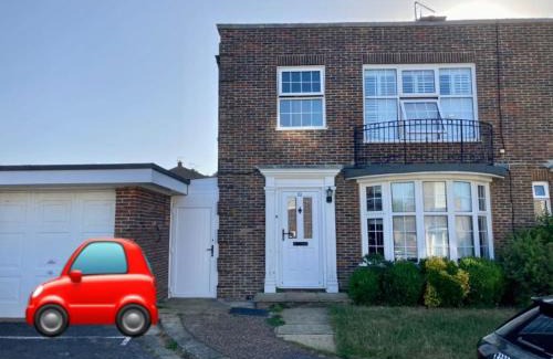 Hove Casa | Central ensuite guest unit with air conditioning and free on street parking