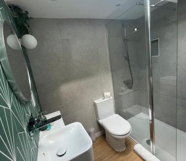Hove Casa | Central ensuite guest unit with air conditioning and free on street parking