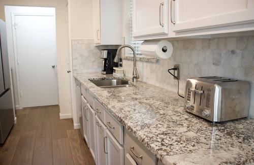 Euless Casa | Central, Familial, w/ GAME Room, FIRE Pit, KING Bed ★ 4.6 mi from DFW Airport+