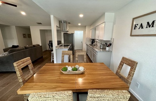 Euless Casa | Central, Familial, w/ GAME Room, FIRE Pit, KING Bed ★ 4.6 mi from DFW Airport+