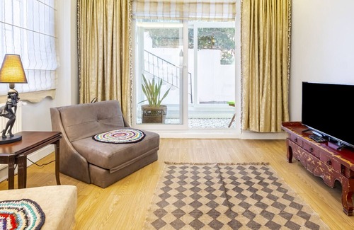 Gayrettepe Apartamento | Central Flat with Backyard in Besiktas