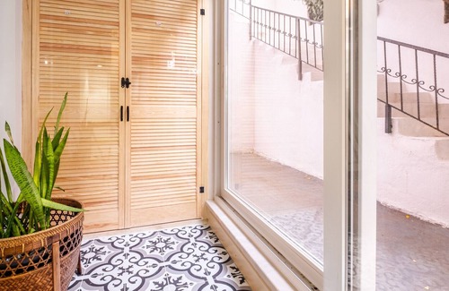 Gayrettepe Apartamento | Central Flat with Backyard in Besiktas