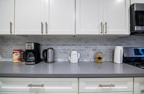 Millbrae Casa | Central Gem, Chic Retreat: 8BR/5.5BA Large Home in Milbrae