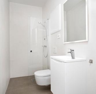 Stavanger Casa | Central Guest House - Bedroom with en suite Bathroom