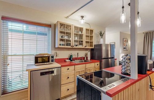 Bar Harbor Cabaña | Central guest house with patio & washer/dryer - walk to ocean, shops & dining