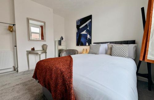 Portsmouth Casa | Central Home in Portsmouth Sleeps 10