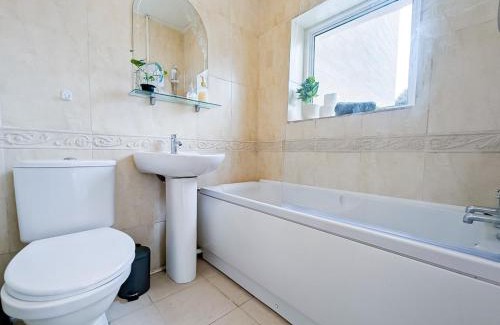 Portsmouth Casa | Central Home in Portsmouth Sleeps 10