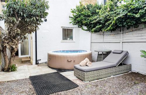 Portsmouth Casa | Central Home in Portsmouth Sleeps 10