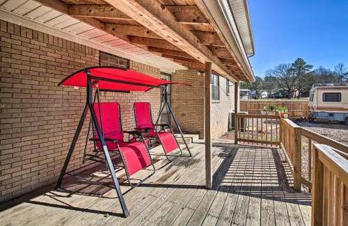 Piney Casa | Central Hot Springs Family Home with Deck!