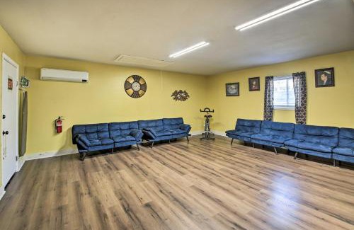 Piney Casa | Central Hot Springs Family Home with Deck!