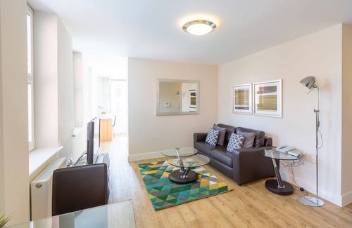 Camberley Apartamento | Central House by House of Fisher