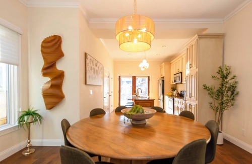 Victorian Village Casa | Central house location! Private yard w/ Firepit, BBQ, 3 Kings, 75" TV, Parking
