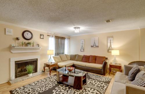 Houston Casa | Central Houston Townhome with Patio 4 Mi to Airport