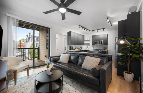 Shadyside Apartamento | Central & Immaculate| 3BRs w/2 Decks + Workspace