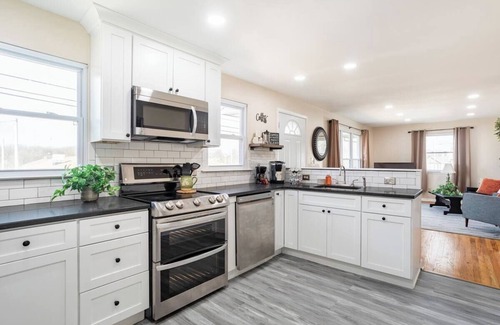 Whitehall Casa | Central in Lehigh Valley 60 day minimum near hospitals, universities & highways