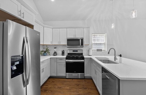 Indianapolis Casa | Central Indy Suite “B”