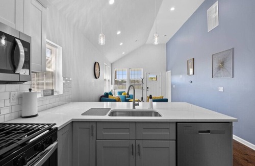 Indianapolis Casa | Central Indy Suite “C”