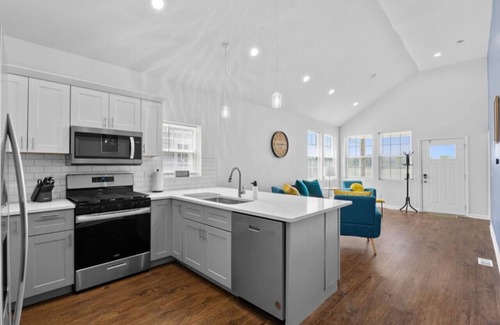 Indianapolis Casa | Central Indy Suite “C”
