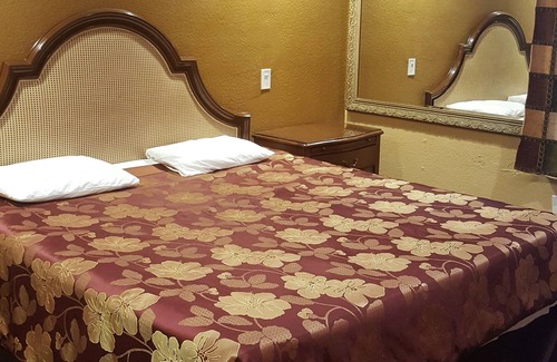 Los Angeles Hotel | Central Inn Motel on 41 Street