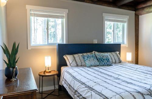 Regional District of Nanaimo Chalet De Esquí | Central Island Cabin, Perfect Base for Exploring