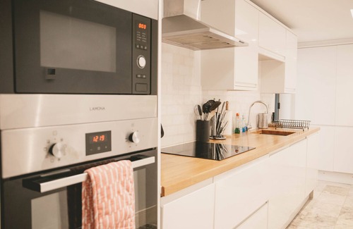 Kingsbridge Cabaña | Central Kingsbridge 2 Bedroom Modern Dog Friendly Cottage