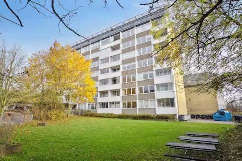 Aarhus North Apartamento | Central lejlighed solrig altan og gratis parkering